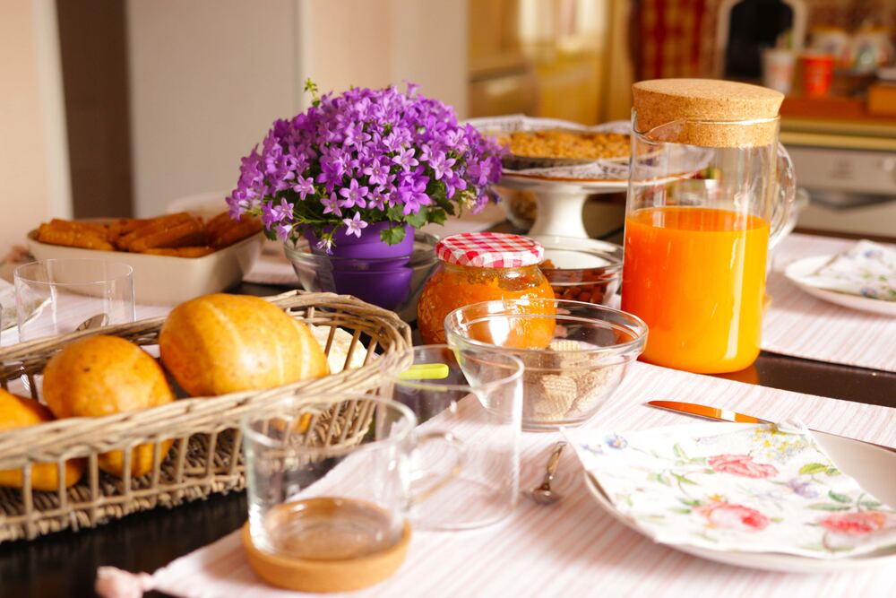 Tavola apparecchiata per la colazione